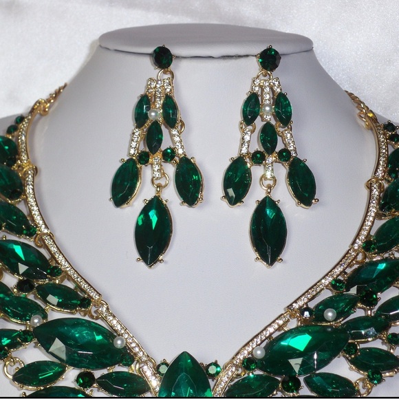 Green Rhinestone Necklace Set (BRIDAL, WEDDING, PROM, QUINCEÑERA, PAGENT) - Picture 3 of 10